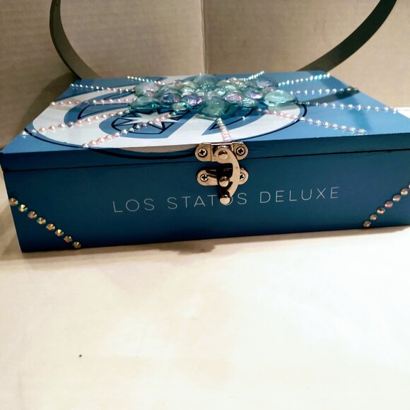 Suenos de Saundra Upcycled, RARE Blue/White Churchill Cigar Shoulder Purse - Picture 12 of 13